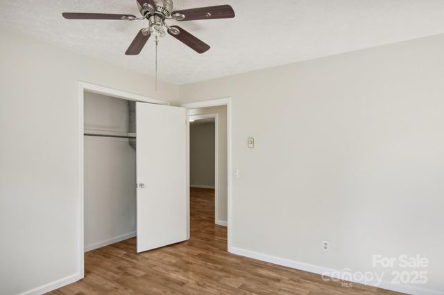 821 Anne Avenue W, Hendersonville, NC 28739