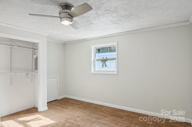 821 Anne Avenue W, Hendersonville, NC 28739