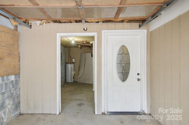 821 Anne Avenue W, Hendersonville, NC 28739