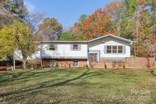 821 Anne Avenue W, Hendersonville, NC 28739