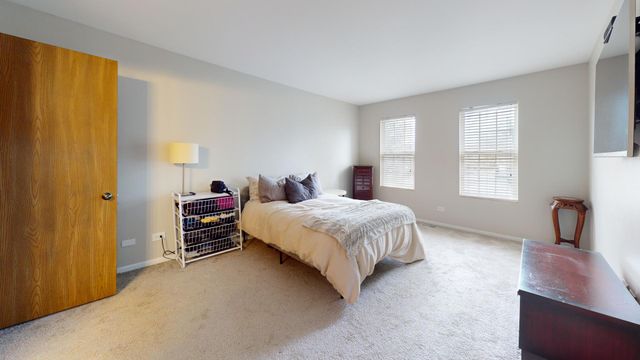 2190 N Heartland Path, Lake Villa, IL 60046