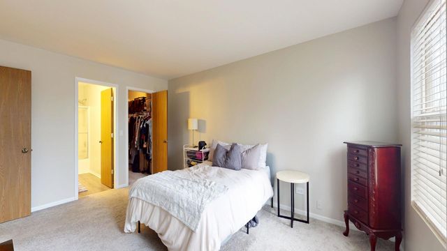 2190 N Heartland Path, Lake Villa, IL 60046