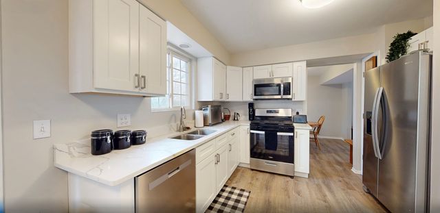 2190 N Heartland Path, Lake Villa, IL 60046