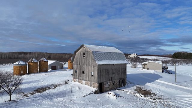 5717 N Overlook Road, Leelanau Twp, MI 49670