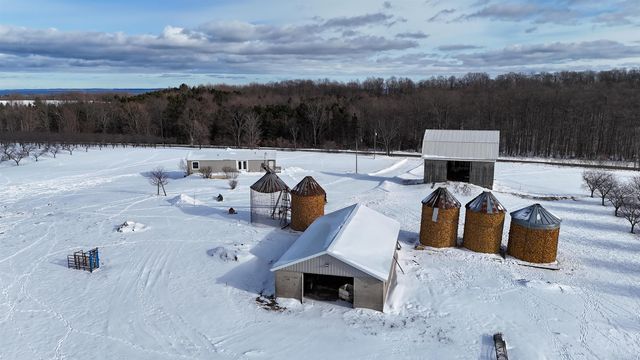 5717 N Overlook Road, Leelanau Twp, MI 49670