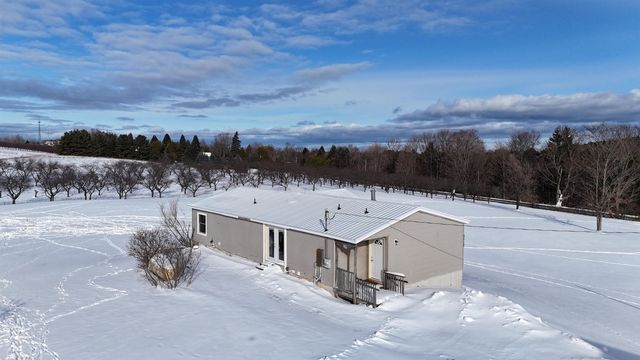 5717 N Overlook Road, Leelanau Twp, MI 49670