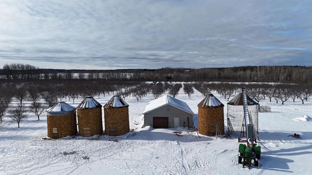 5717 N Overlook Road, Leelanau Twp, MI 49670