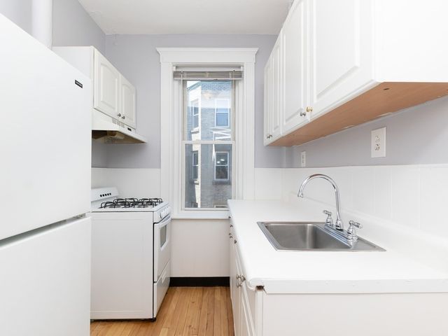 133 Park Dr 33, Boston, MA 02215