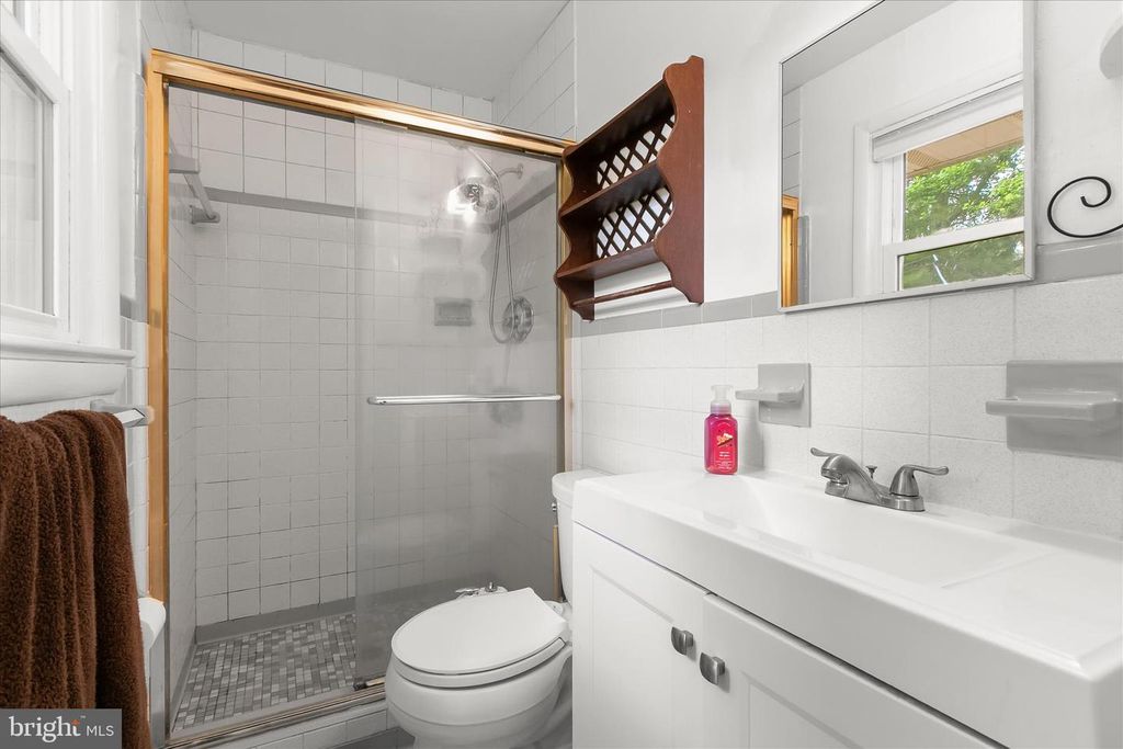 Image 12 of property listing at 15901 BOND MILL RD, Laurel, MD 20707