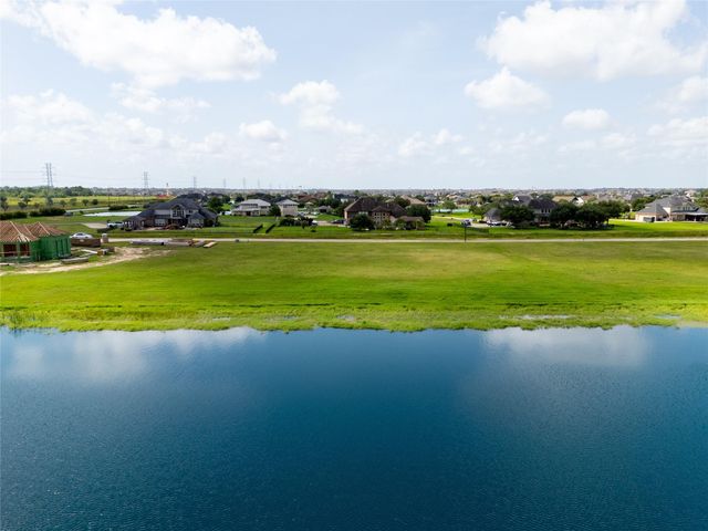 215 Hall Thompson Road, Katy, TX 77493