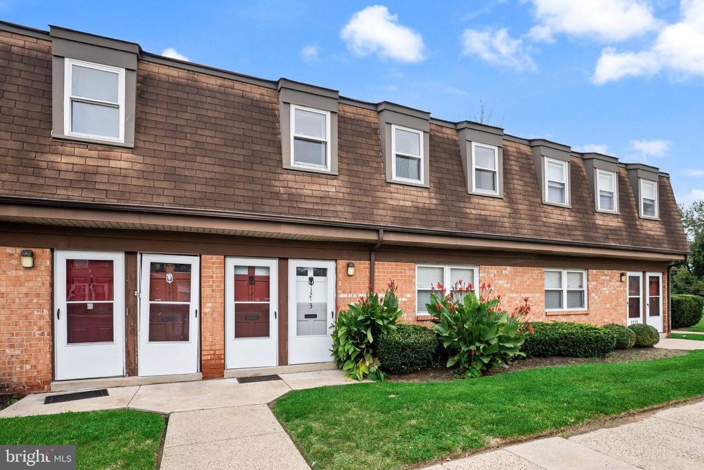 1214 LIBERTE CT, BURLINGTON, NJ 08016 — exterior