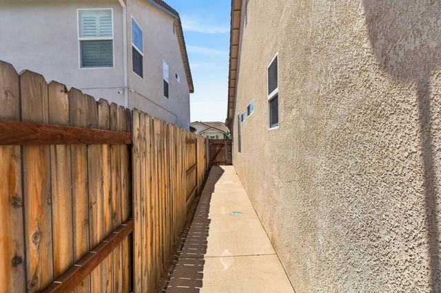 8888 Billfish Way, Sacramento, CA 95828