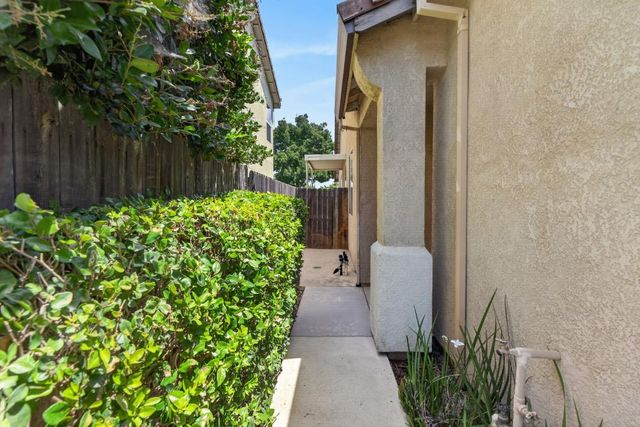 8888 Billfish Way, Sacramento, CA 95828