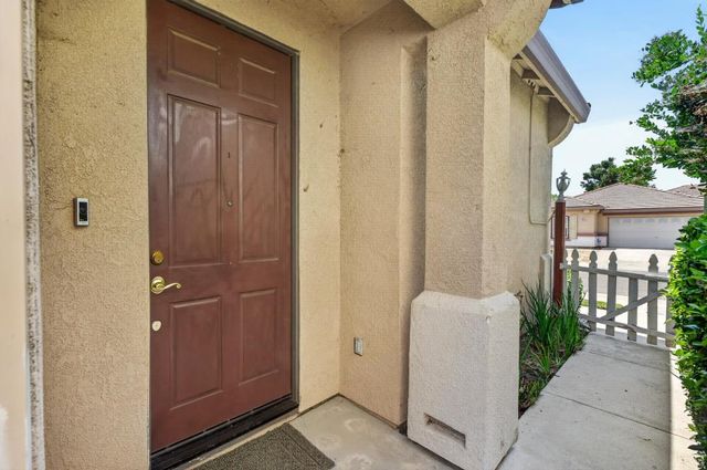 8888 Billfish Way, Sacramento, CA 95828