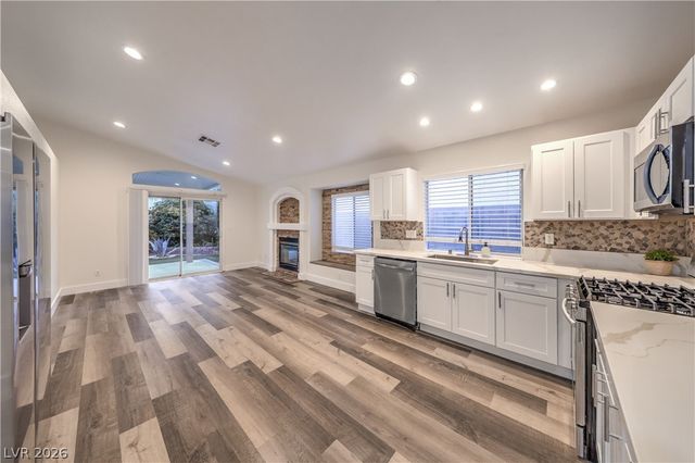 8233 West Rochelle Avenue, Las Vegas, NV 89147