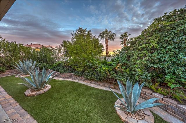 8233 West Rochelle Avenue, Las Vegas, NV 89147