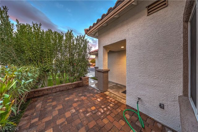 8233 West Rochelle Avenue, Las Vegas, NV 89147