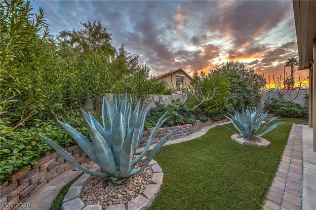 8233 West Rochelle Avenue, Las Vegas, NV 89147