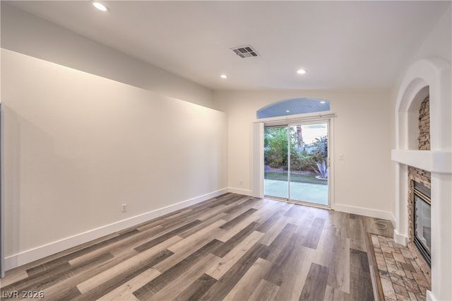 8233 West Rochelle Avenue, Las Vegas, NV 89147