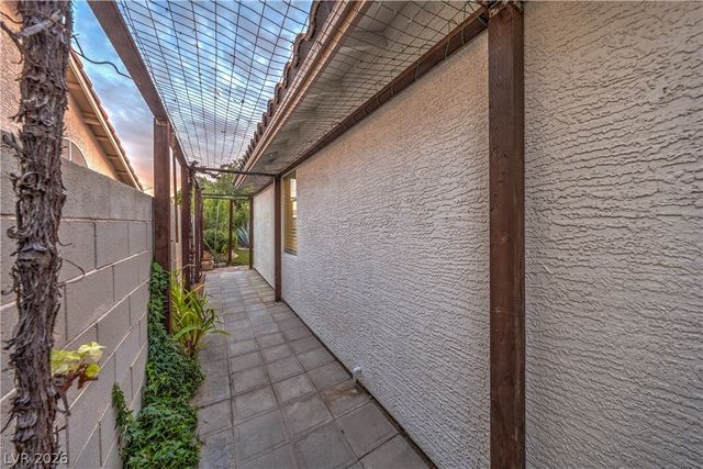 8233 West Rochelle Avenue, Las Vegas, NV 89147