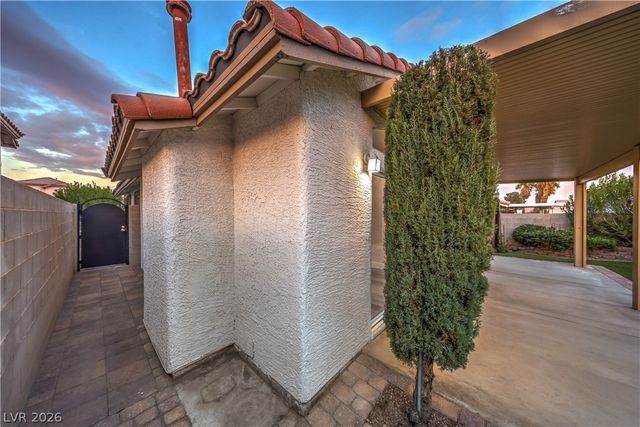 8233 West Rochelle Avenue, Las Vegas, NV 89147