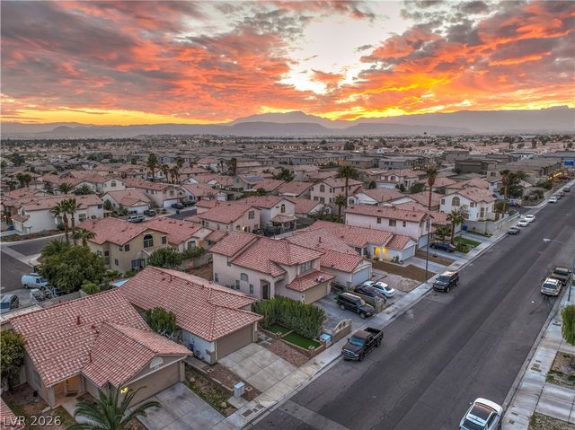 8233 West Rochelle Avenue, Las Vegas, NV 89147