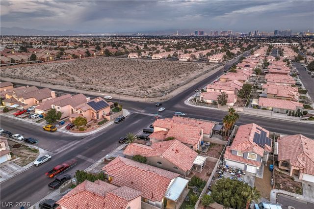 8233 West Rochelle Avenue, Las Vegas, NV 89147