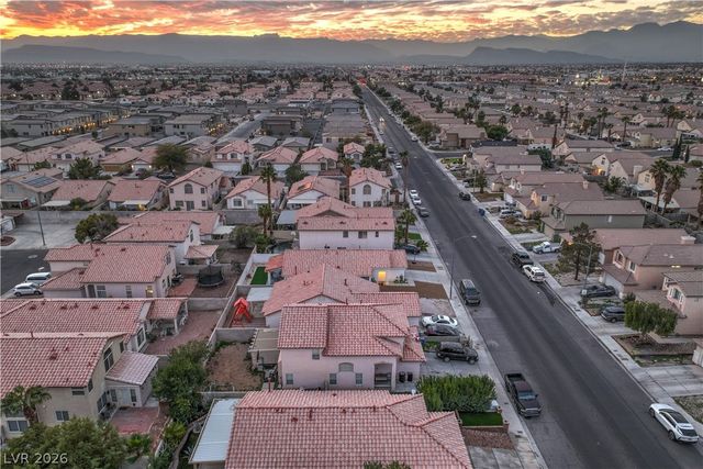 8233 West Rochelle Avenue, Las Vegas, NV 89147