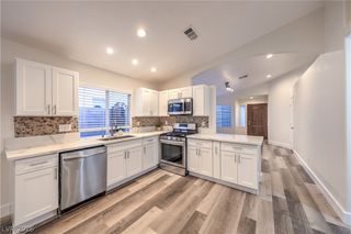 8233 West Rochelle Avenue, Las Vegas, NV 89147