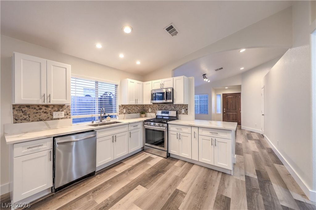 8233 West Rochelle Avenue, Las Vegas, NV 89147