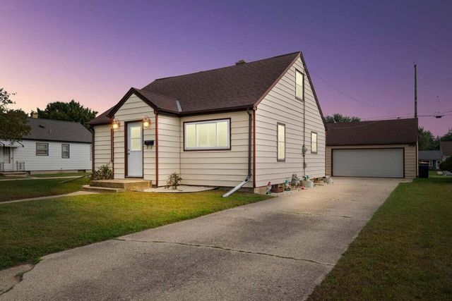 727 S Indiana AVENUE, West Bend, WI 53095