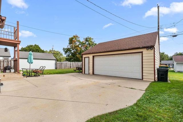 727 S Indiana AVENUE, West Bend, WI 53095