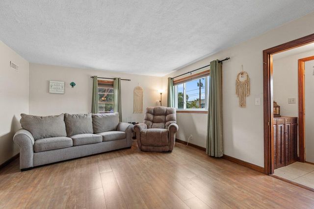 727 S Indiana AVENUE, West Bend, WI 53095