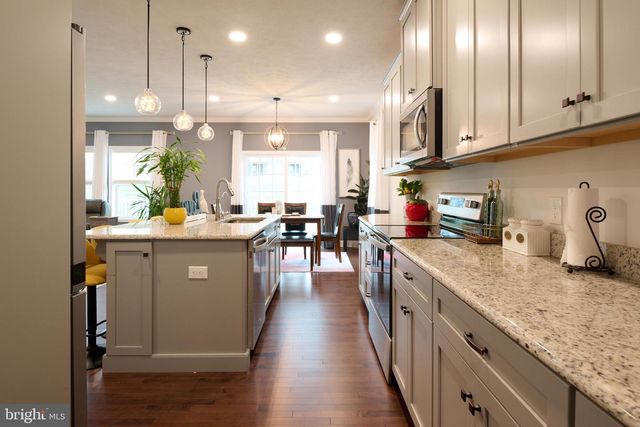 172 SUSSEX DR, State College, PA 16801