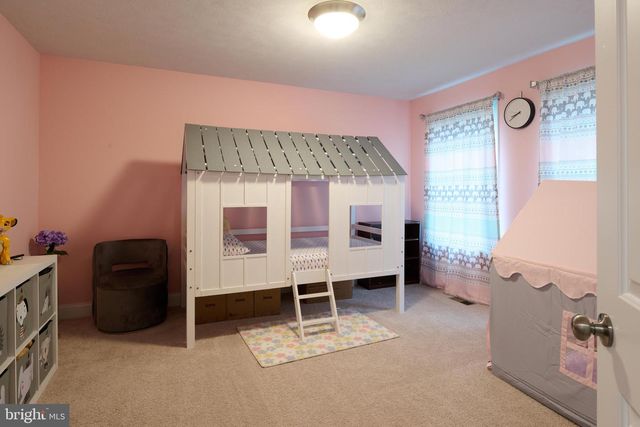 172 SUSSEX DR, State College, PA 16801