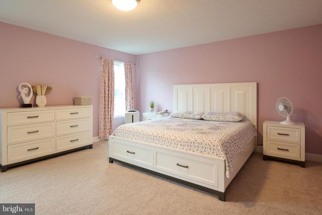 172 SUSSEX DR, State College, PA 16801