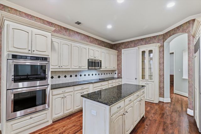 11831 Brookhill Lane, Dallas, TX 75230