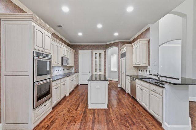11831 Brookhill Lane, Dallas, TX 75230