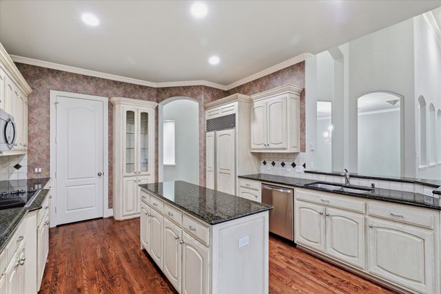 11831 Brookhill Lane, Dallas, TX 75230