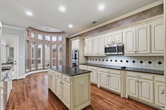 11831 Brookhill Lane, Dallas, TX 75230