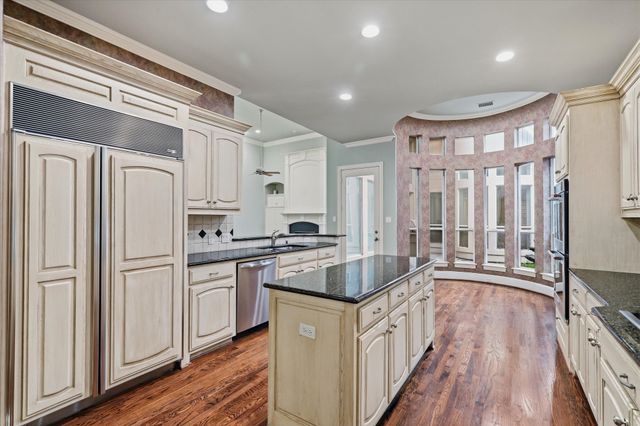 11831 Brookhill Lane, Dallas, TX 75230