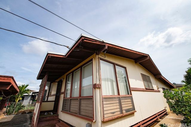 94-1151 Awalai Street, Waipahu, HI 96797