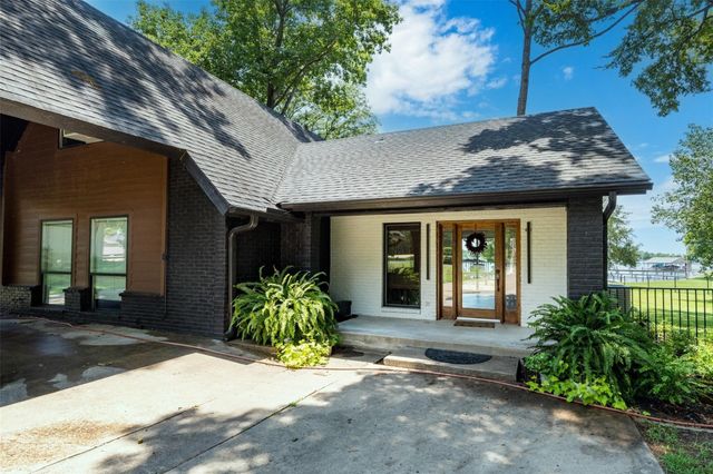 162 Lake Drive, Enchanted Oaks, TX 75156