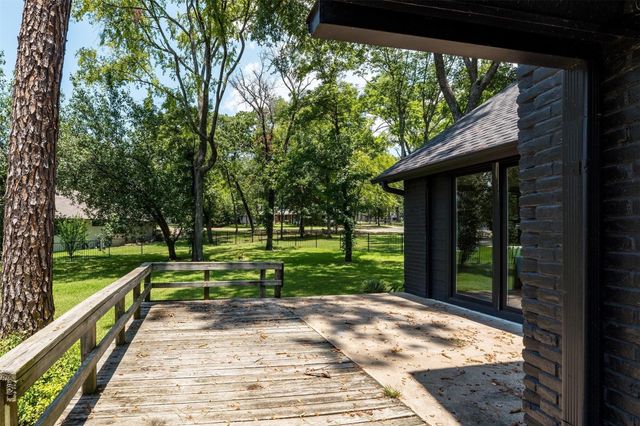 162 Lake Drive, Enchanted Oaks, TX 75156