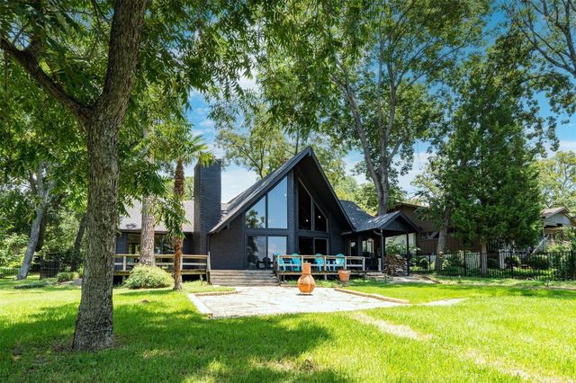 162 Lake Drive, Enchanted Oaks, TX 75156