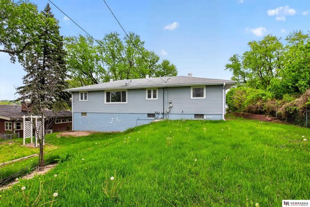 1206 Skyview Drive, Bellevue, NE 68005