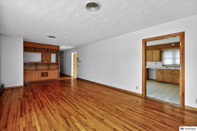 1206 Skyview Drive, Bellevue, NE 68005