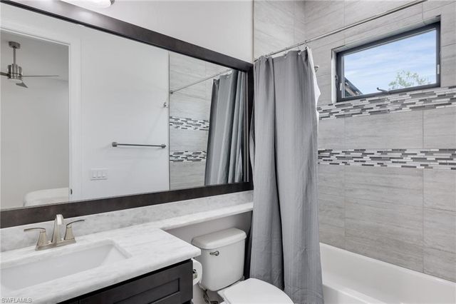 6423 Livingston Woods LN, Naples, FL 34109