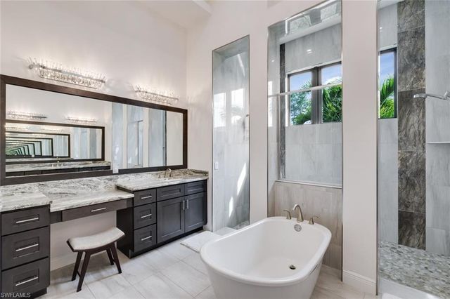 6423 Livingston Woods LN, Naples, FL 34109