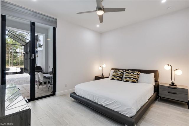 6423 Livingston Woods LN, Naples, FL 34109